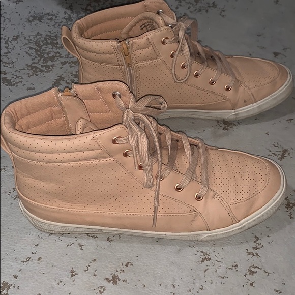 Shoes - Picture 2 of 4